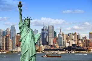 Paysage new-yorkais, avec la Statue de la Liberté en avant-plan